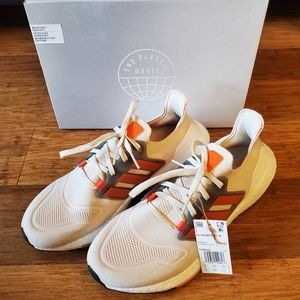 NEW w/box Adidas Ultraboost 22 Size US10